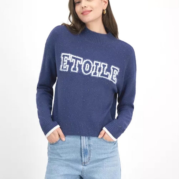 Hooked Up by IOT. Juniors' Etoile Eyelash Crewneck Sweater. Size M - Picture 2 of 11